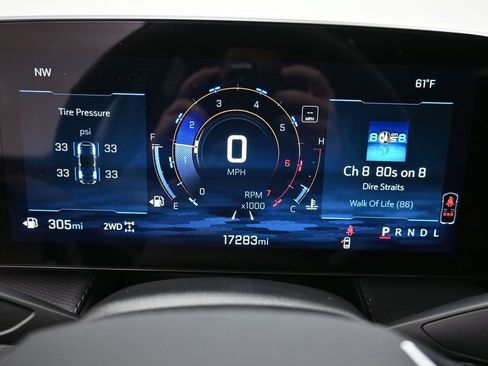 Used 2025 Chevrolet Equinox LT image 3