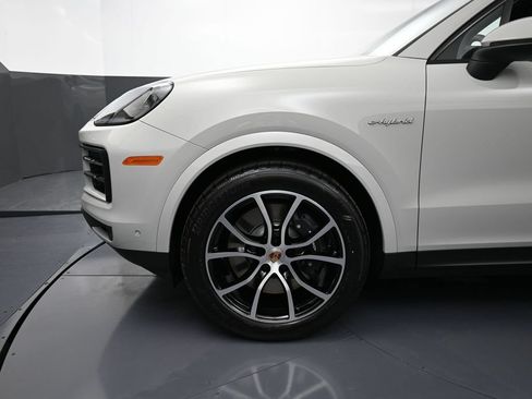 Certified 2026 Porsche Cayenne E-Hybrid AWD/4WD image 12