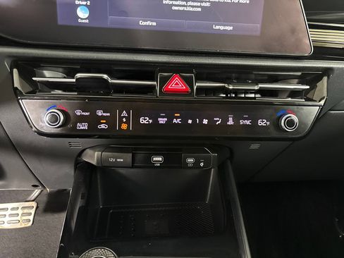 Used 2024 Kia Niro Wave w/ Wave Preserve Package FWD image 16