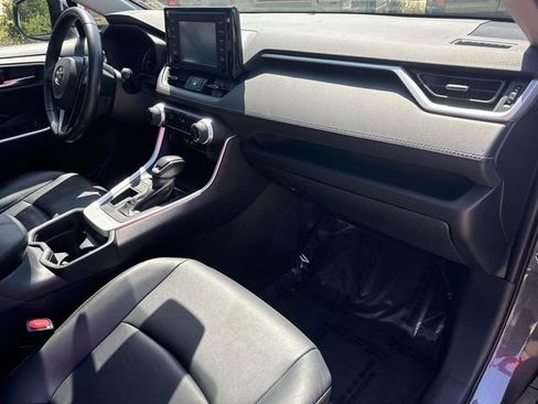 Used 2019 Toyota RAV4 XLE Premium FWD image 17