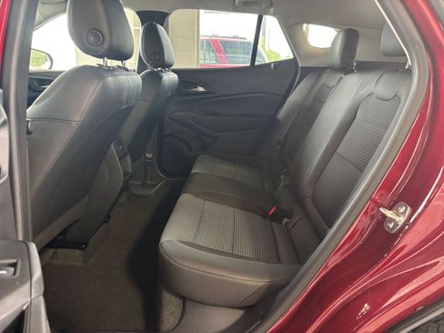 Used 2025 Chevrolet Trax LT FWD image 21