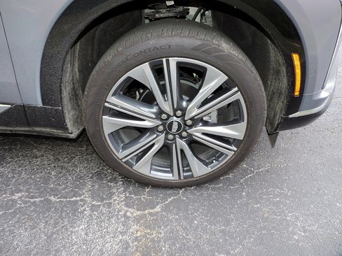 New 2026 Cadillac Optiq Luxury 2 image 9