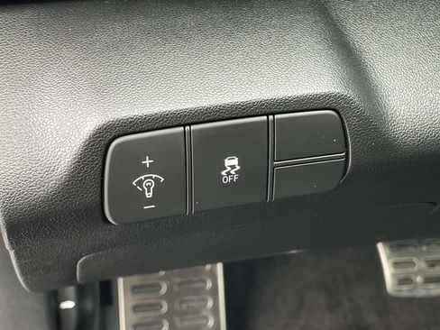 Certified 2025 Hyundai Elantra Sport FWD image 9