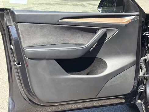 Used 2025 Tesla Model Y Long Range image 24