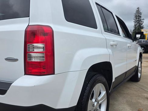 Used 2014 Jeep Patriot Latitude image 17