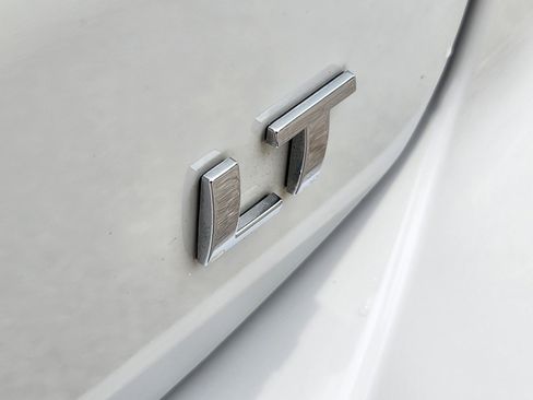 Used 2024 Chevrolet Equinox LT FWD image 28