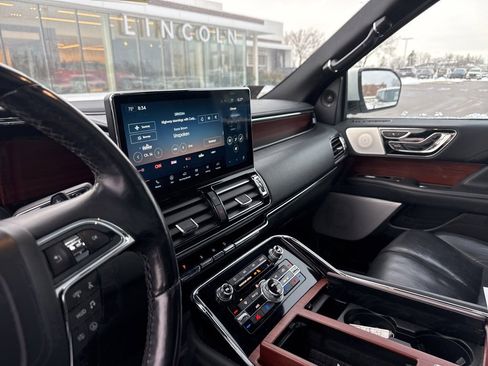 Used 2023 Lincoln Navigator Reserve image 12