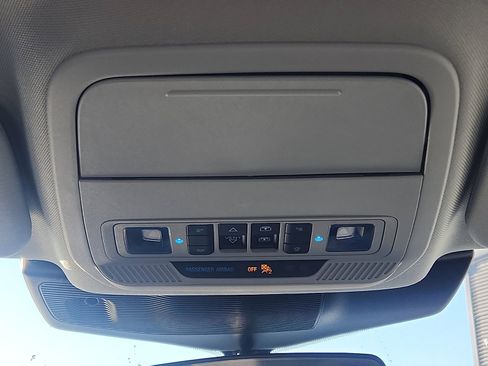 Used 2022 Ford Explorer XLT w/ Equipment Group 202A image 20