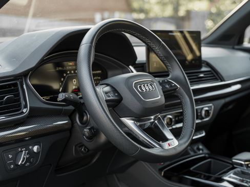 Used 2024 Audi SQ5 Prestige w/ Prestige Package image 9