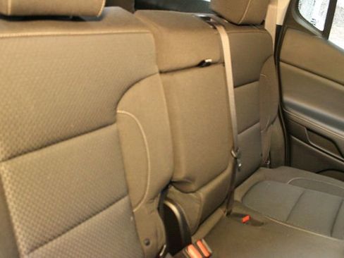 Used 2023 GMC Acadia SLE image 14