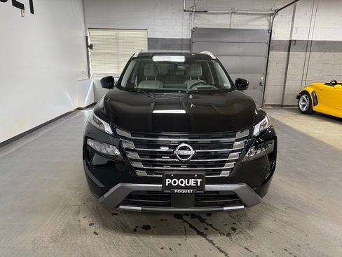 Used 2025 Nissan Rogue SL w/ Tech Package image 3