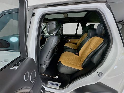 Used 2021 Land Rover Range Rover SV Autobiography Dynamic image 27