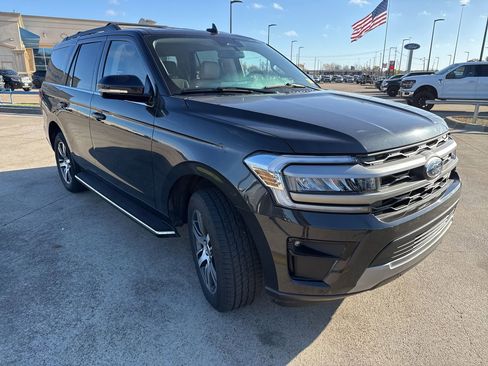Used 2023 Ford Expedition XLT image 18