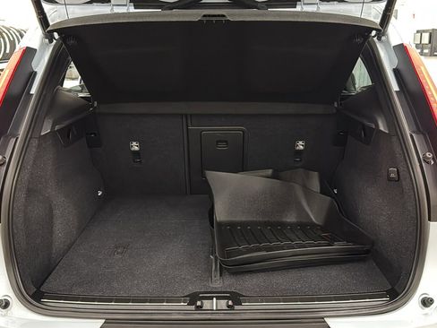 Used 2024 Volvo XC40 B5 Plus w/ Climate Package image 29