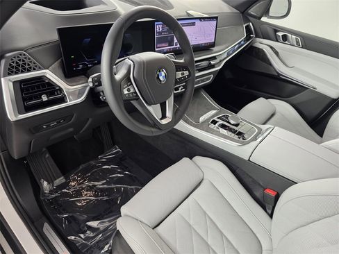 Used 2026 BMW X5 sDrive40i image 10