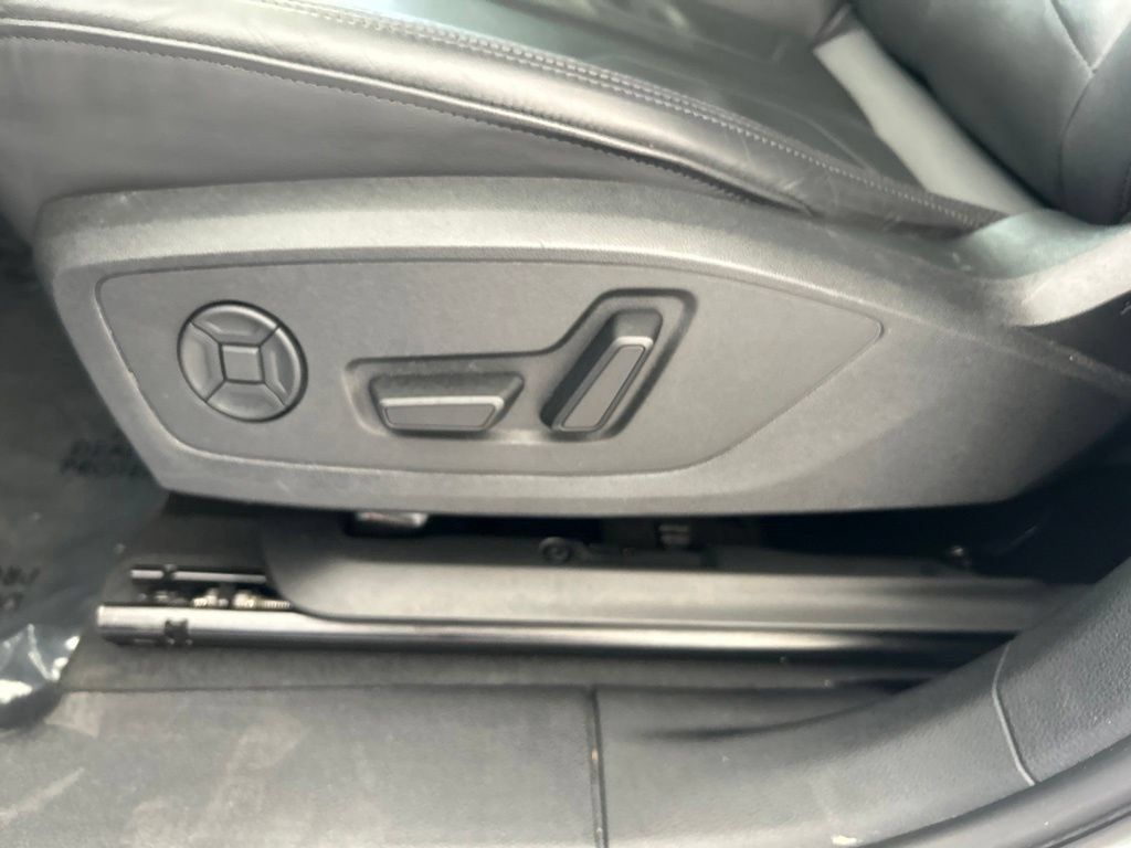 Used 2025 Audi Q3 2.0T Premium AWD/4WD image 40