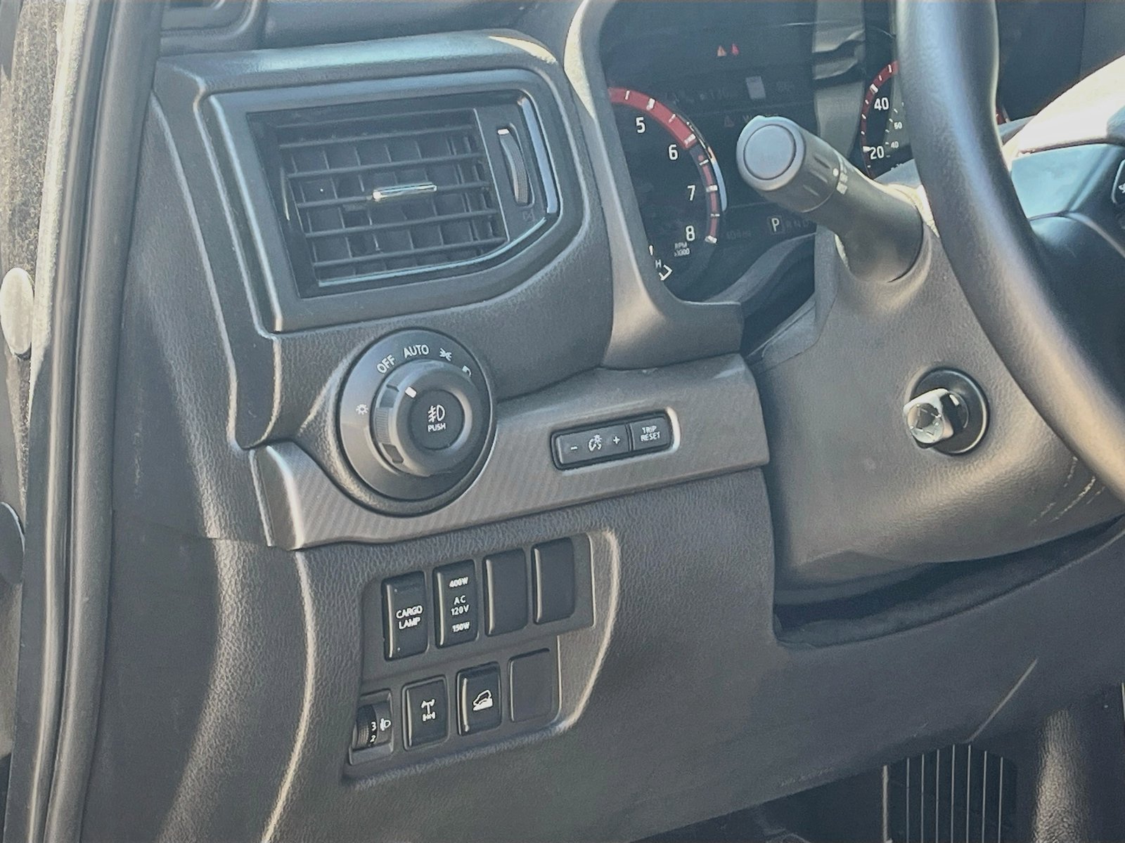 Used 2024 Nissan Titan PRO-4X w/ Pro-4x Convenience Package AWD/4WD image 10
