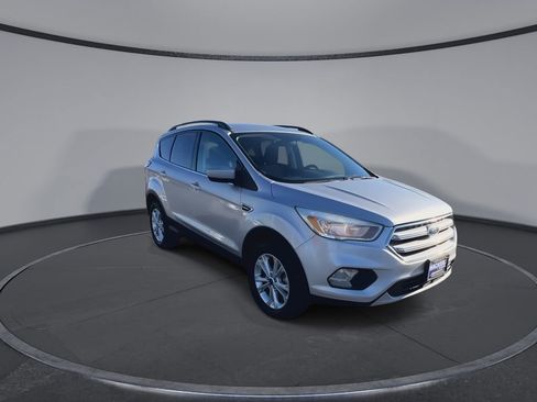 Used 2018 Ford Escape SE image 3