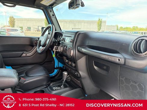 Used 2018 Jeep Wrangler Unlimited Sahara AWD/4WD image 37