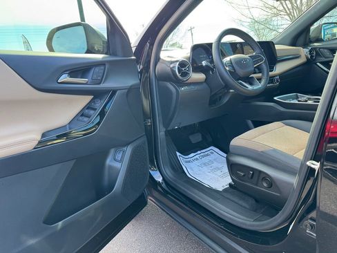 Used 2025 Chevrolet Equinox ACTIV w/ Safety and Technology Package image 14