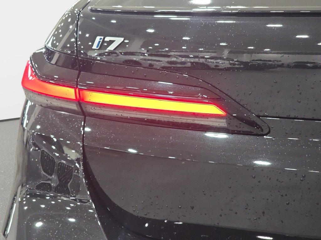Certified 2023 BMW i7 xDrive60 AWD/4WD image 23