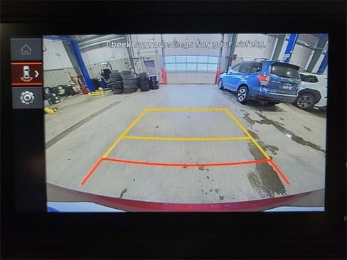 Used 2024 Kia Carnival LX image 31