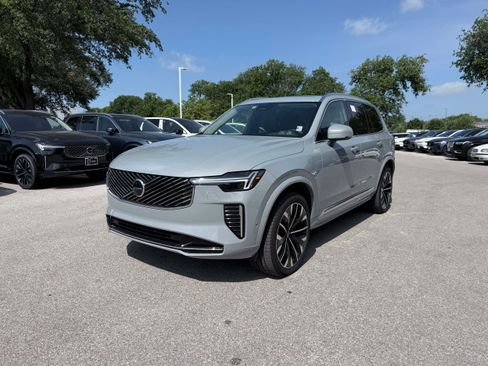 Certified 2026 Volvo XC90 B6 Plus AWD/4WD image 2