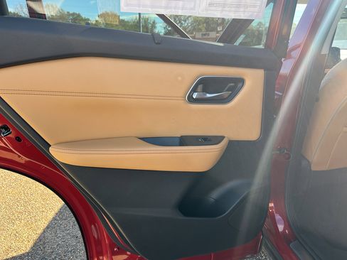 Used 2021 Nissan Rogue Platinum image 15