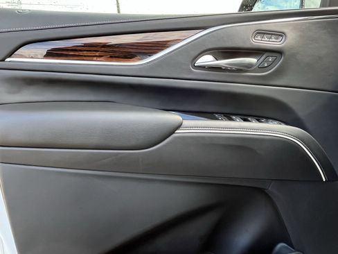 Used 2021 Cadillac Escalade Premium Luxury image 13