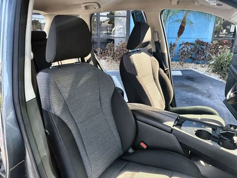 Used 2023 Nissan Rogue SV image 34