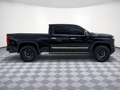 Certified 2024 Chevrolet Silverado 2500 High Country w/ High Country Premium Package AWD/4WD image 8