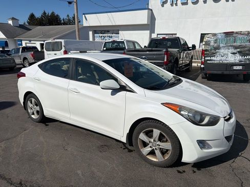 Used 2013 Hyundai Elantra GLS w/ Preferred Pkg image 2