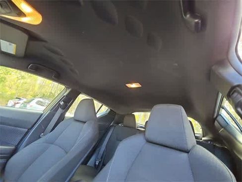 Used 2019 Toyota C-HR XLE image 18