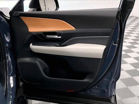 Used 2026 Toyota Grand Highlander Limited image 19