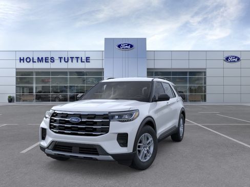 New 2026 Ford Explorer Active RWD image 2