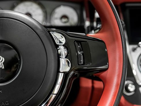 Used 2018 Rolls-Royce Dawn RWD image 20