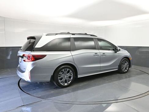 New 2026 Honda Odyssey Touring image 15