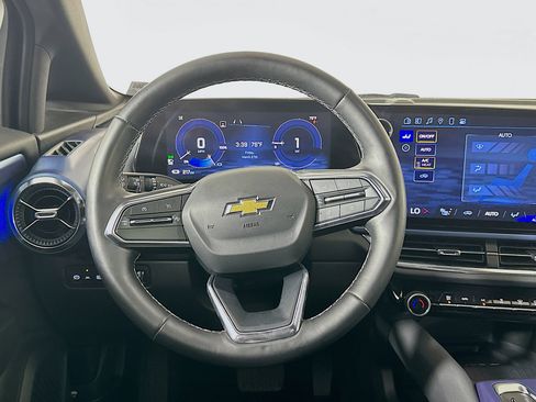 Used 2025 Chevrolet Equinox EV LT w/ Convenience Package image 18