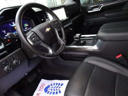 Used 2023 Chevrolet Silverado 1500 LTZ w/ Technology Package image 12