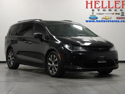 Used 2018 Chrysler Pacifica Limited w/ Tire & Wheel Group
