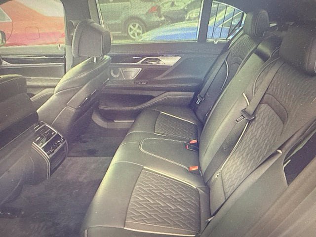 Used 2021 BMW 750i xDrive w/ Autobahn Package AWD/4WD image 7