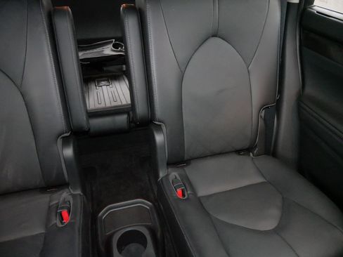 Used 2023 Toyota Highlander Platinum image 14