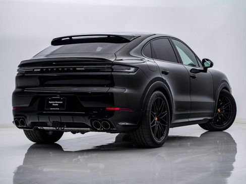 New 2026 Porsche Cayenne GTS image 11