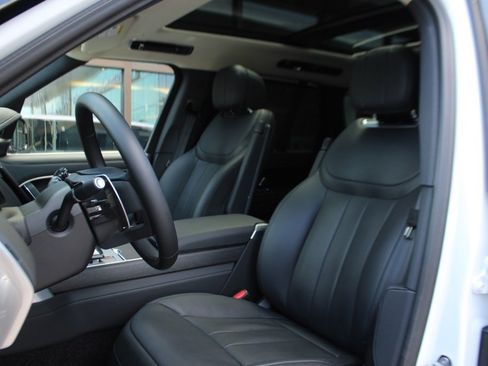 Used 2024 Land Rover Range Rover SE image 4