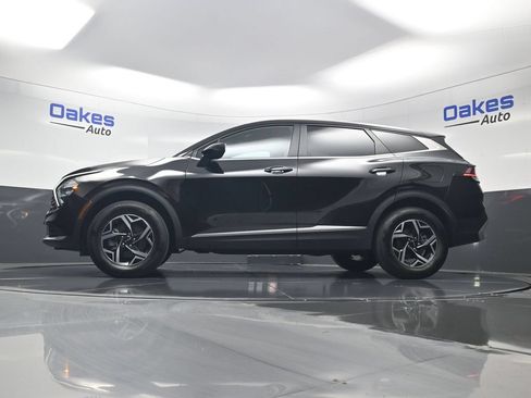 Used 2023 Kia Sportage LX AWD/4WD image 40
