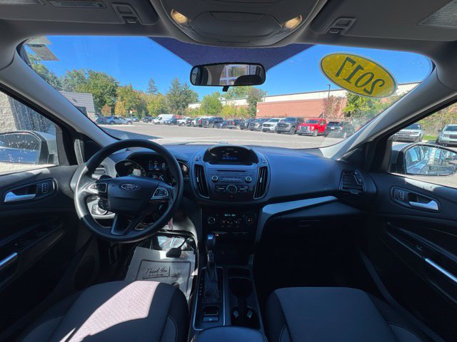 Used 2017 Ford Escape SE w/ SE Cold Weather Package FWD image 18
