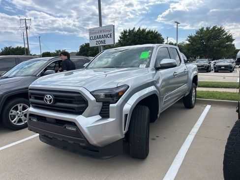 Used 2025 Toyota Tacoma SR5 RWD image 5