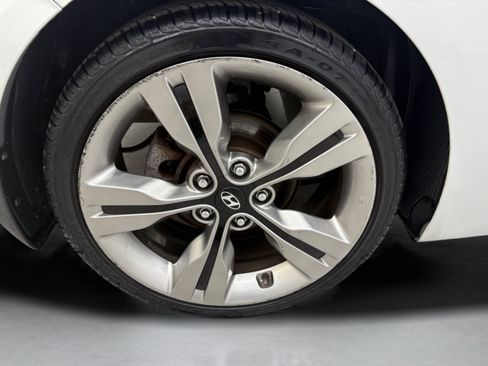 Used 2013 Hyundai Veloster w/ Style Pkg FWD image 8