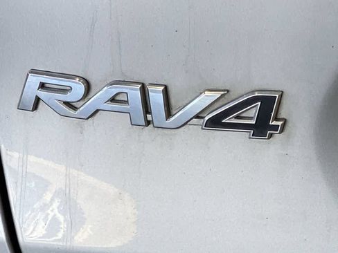 Used 2020 Toyota RAV4 XLE AWD/4WD image 11
