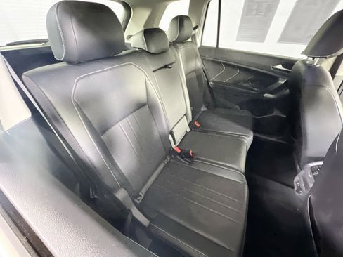Used 2022 Volkswagen Tiguan SE image 25